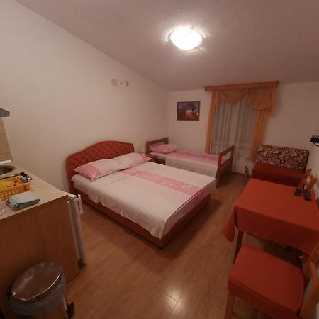 Apartments Cipetic Kaštela Eksteriør billede